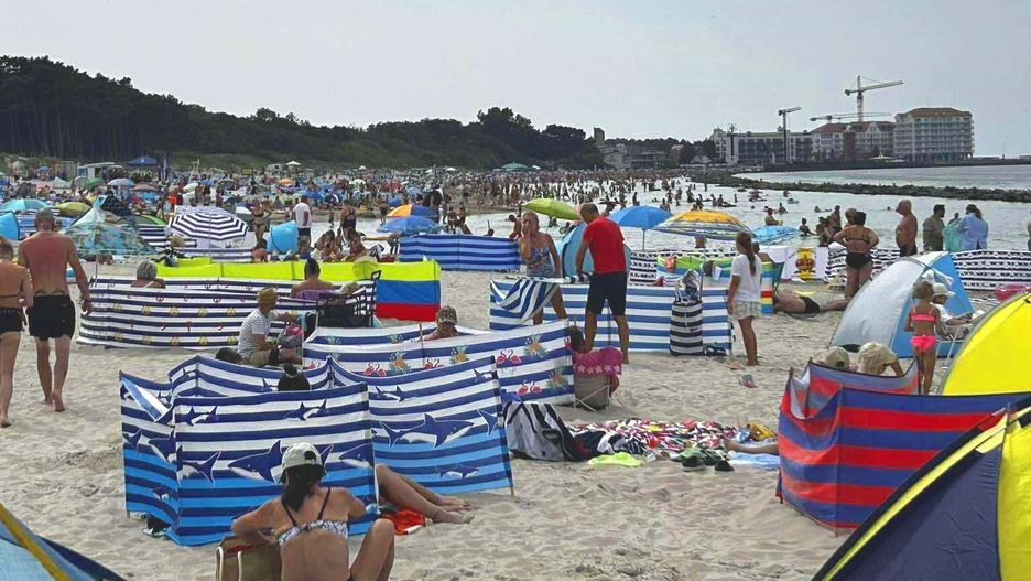 Plaża w Darłówku pęka w szwach