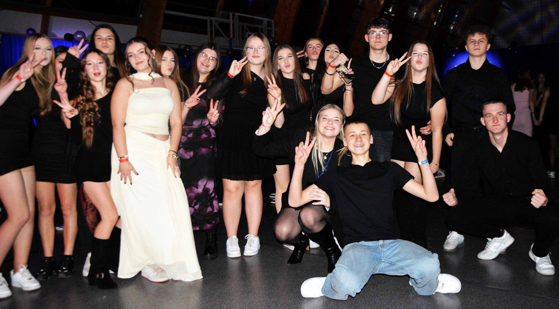 Tak bawiła się młodzież na balu andrzejkowym w II Liceum w Skarżysku - Kamiennej.