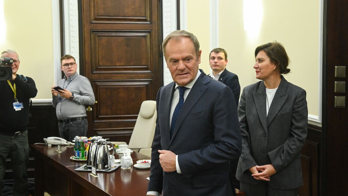 Donald Tusk
Warszawa, 03.12.2024. Premier Donald Tusk (C) podczas posiedzenia rz�du w KPRM w Warszawie, 3 bm. Rada Ministr�w zajmie si� m.in. nowelizacji ustawy o VAT, kt�ry utrzymuje 8-procentow� stawk� podatku na wyroby medyczne. (mr) PAP/Piotr Nowak
Piotr Nowak
kancelaria, KPRM, obrady, polityk, polityk polityka, polityka, posiedzenie, rada ministr�w, rady ministr�w, rz�d, rz�du, nowelizcja, podatek, rz�d Tuska, ustawa, VAT, wyroby medyczne