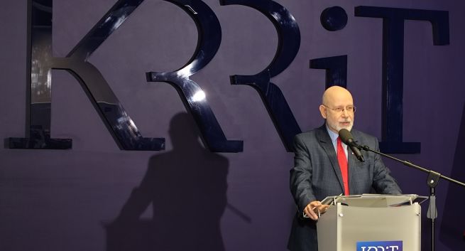 Zaskakujące podziękowania szefa KRRiT dla TVN24. Stacja zarzuca politykom manipulację