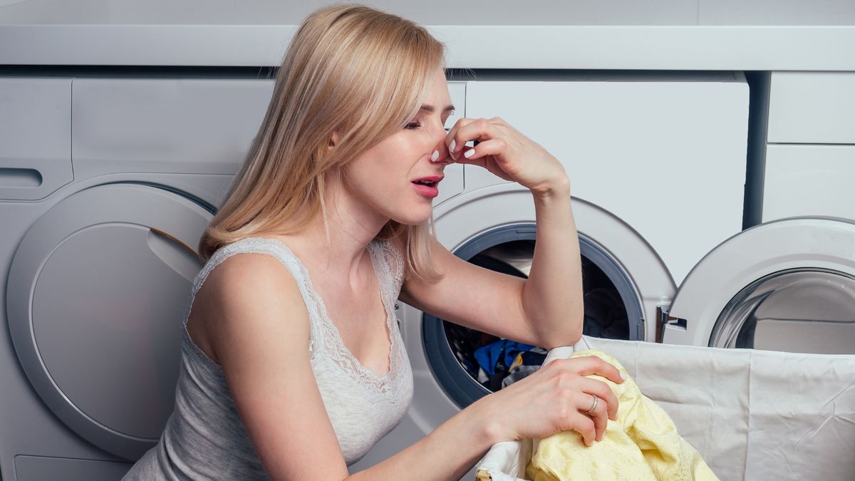 Za brzydki zapach prania często odpowiada szufladka w pralce