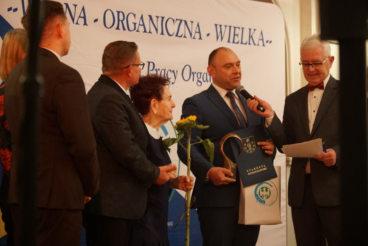 Poznań: Unia Wielkopolan wręczyła Wawrzyny Pracy Organicznej. Kontynuatorzy dzieła Karola Marcinkowskiego odebrali je w Bazarze