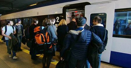 Wracał w czwartek z Warszawy. Pijany pasażer zaatakował konduktora