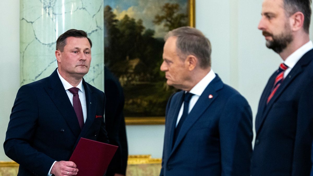 Zaprzysi??enie nowych ministr�w rz?du Donalda Tuska
13.05.2024 Warszawa Palac Prezydencki Zaprzysiezenie nowych ministrow rzadu Donalda Tuska fot. Andrzej Iwanczuk/REPORTER
N/z: Krzysztof Paszyk, Tomasz Siemoniak, Donald Tusk, Wladyslaw Kosiniak-Kamysz
ANDRZEJ IWANCZUK/REPORTER