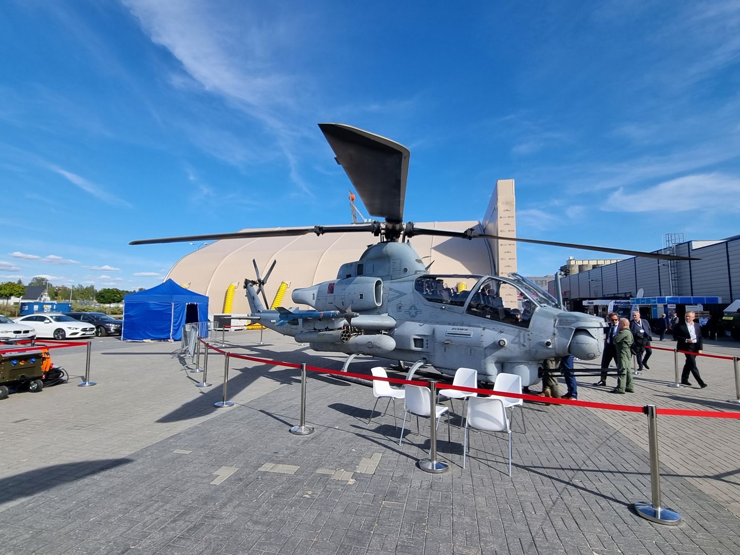 Samotny, opuszczony, niepotrzebny - Bell AH-1Z Viper