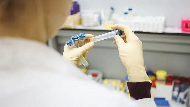 AstraZeneca. Szczepionka na COVID-19 coraz bliżej?