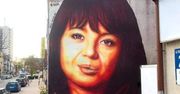 Mural na cześć Anny Przybylskiej podzielił internautów. Kogo przypomina?