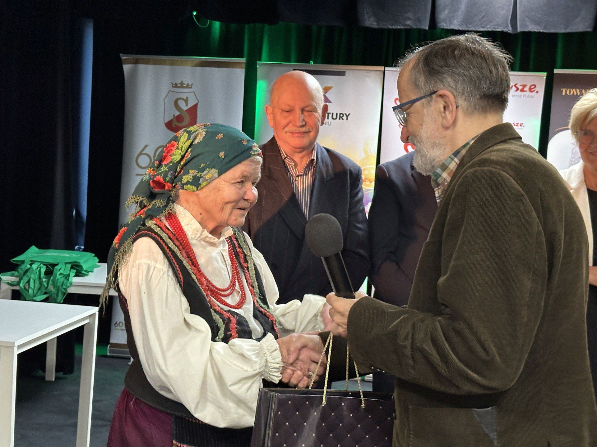 Nagrodę specjalną z rąk Adolfa Krzemińskiego odebrała Joanna Tęcza.