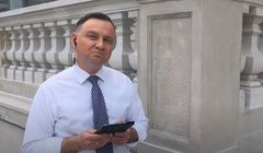 Andrzej Duda rapuje w ramach akcji #hot16challenge2. Rzuca wyzwanie Mateuszowi Morawieckiemu