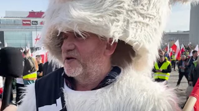 Miś z Zakopanego na proteście rolników.
