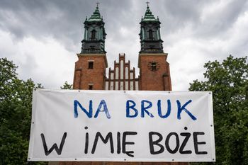 Kuria pozwała troje dzieci. "Chcą nas niszczyć w imię pieniądza"