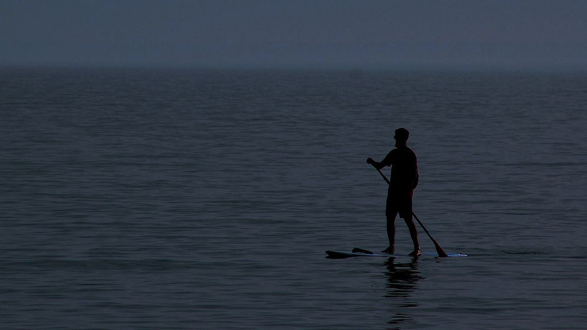 Rosjanin dostał się do Estonii na desce SUP pod osłoną nocy