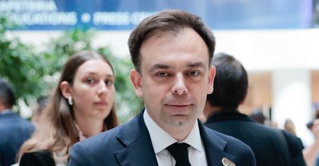 Obniżanie cen paliw zostanie przedłużone na majówkę? Minister ujawnia