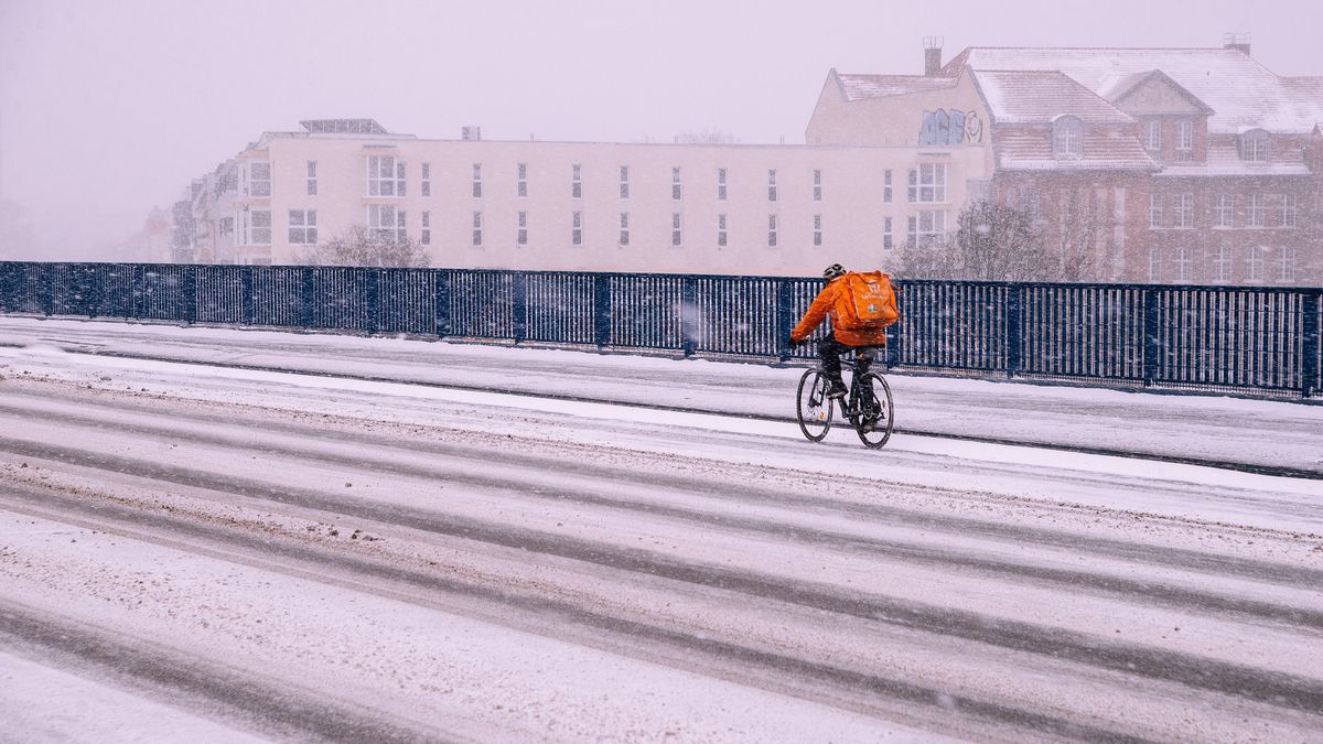 Kurierzy pracują w ciężkich warunkach i nie dostają za to żadnego dodatku