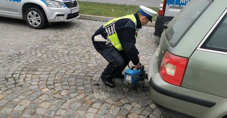 Miasta przymierzają się do stref czystego transportu. Starsze auta nie wjadą