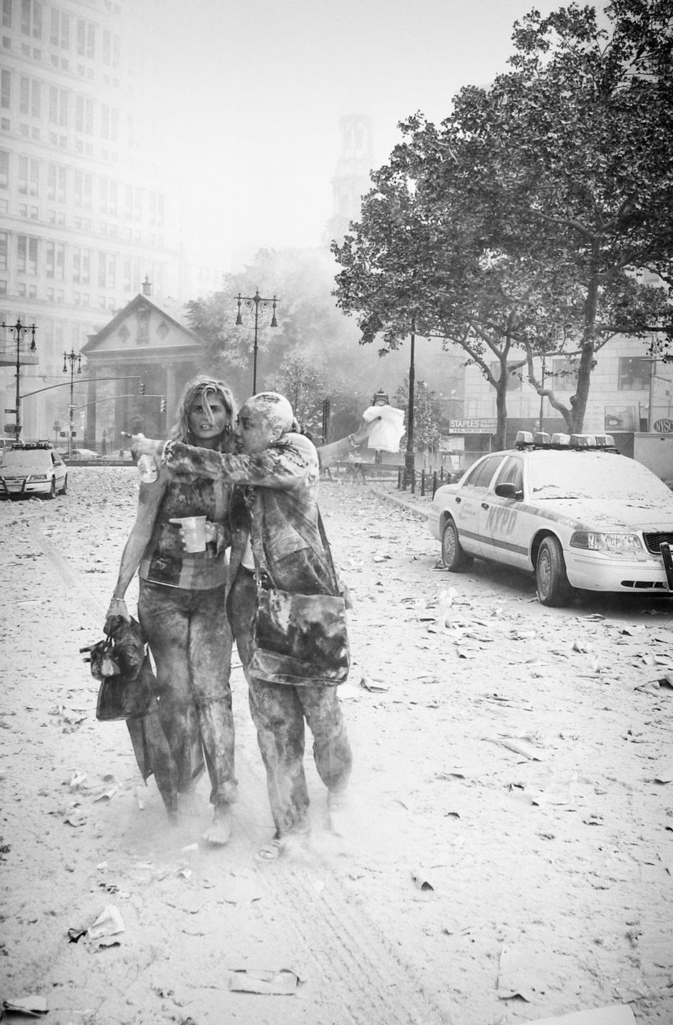 Zrobił jej zdjęcie podczas ataku na WTC, a 17 lat później sfotografował jej ślub 2