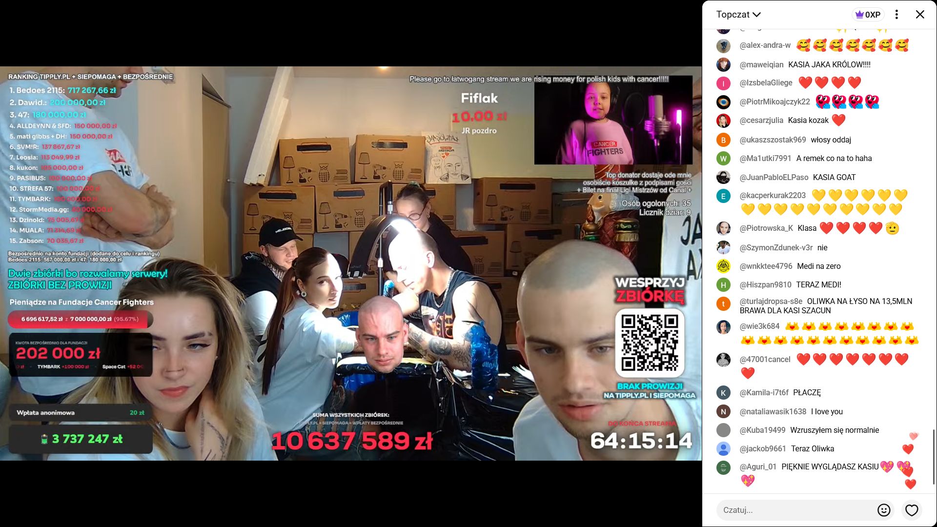 Kacper Błoński robi tatuaż Young Leosi