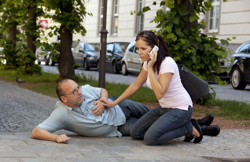 Objawy dusznicy bolesnej mogą przypominać zawał serca