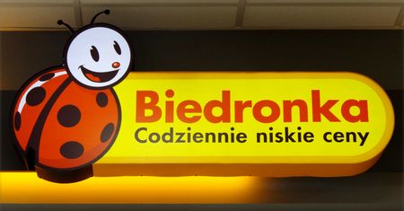 Biedronka zdradza, co będzie się działo z wypłatami pensji w 2023 r.