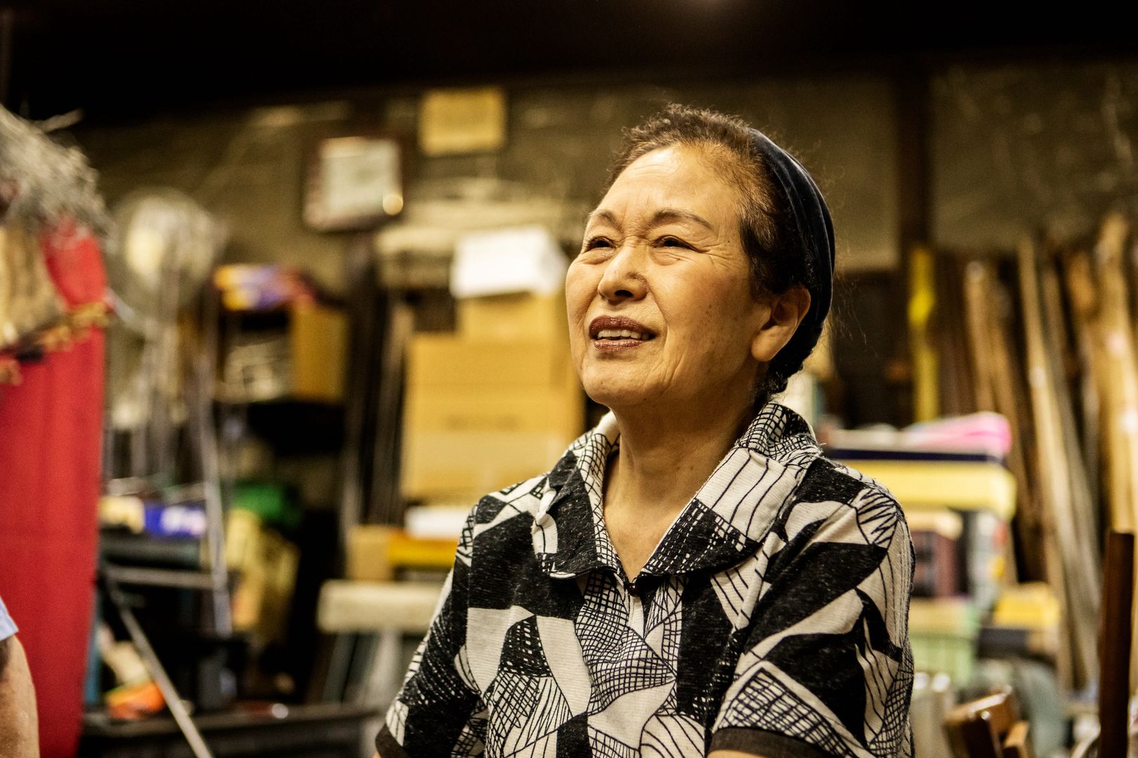 The wife of a senior craftsman working at a metalworking shop in the downtown area.
Supporting her husband who is a veteran engineer.
Taiyou Nomachi