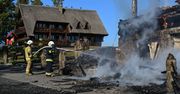 Trójca: Strażacy z powiatów bieszczadzkiego i przemyskiego gasili pożar domu wypoczynkowego
