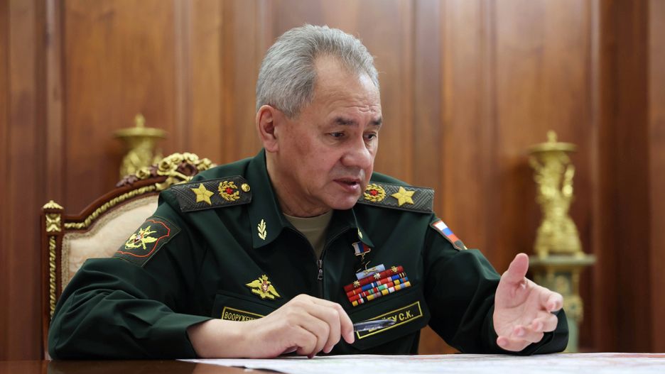 Russian President Vladimir Putin meets with  Russian Defence Minister Sergei Shoigu
epa11168277 Russian Defence Minister Sergei Shoigu talks to Russian President Vladimir Putin during a meeting at Kremlin, in Moscow, Russia, 20 February 2024. The losses of the Ukrainian armed forces during the counter-offensive in 2023 amounted to over 166 thousand military personnel, more than 800 tanks, and almost 2.4 thousand armored combat vehicles, said Russian Defense Minister Sergei Shoigu. Vladimir Putin called the capture of Avdeevka by Russian Forces a success.  EPA/ALEXANDER KAZAKOV/SPUTNIK/KREMLIN POOL MANDATORY CREDIT 
Dostawca: PAP/EPA.
ALEXANDER KAZAKOV/SPUTNIK/KREMLIN POOL