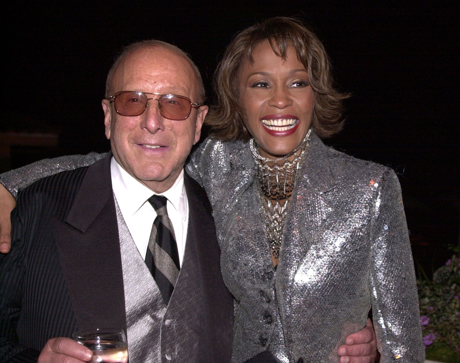 Clive Davis & Whitney Houston, kwieceń 2000