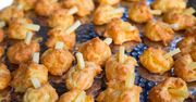 Gougères - francuskie ptysie serowe z dipami