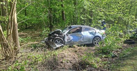Wyprzedzał dostawczaka, zginął na miejscu po zderzeniu z dwoma samochodami