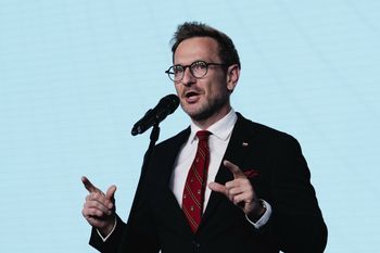 Rozłam w PiS. Fala komentarzy po doniesieniach o zakazie dla polityków