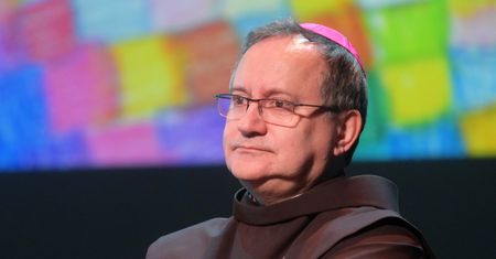 Biskup z Krakowa szuka pracy. Chce 1000 zł za godzinę
