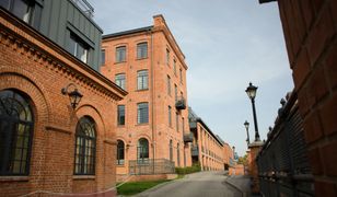 Zwłoki młodych ludzi na klatce schodowej. Zatrzymano 35-latka