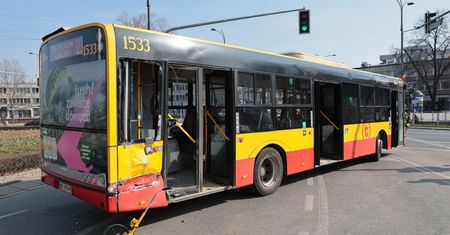 Wypadek z udziałem tramwaju w Warszawie. Są ranni