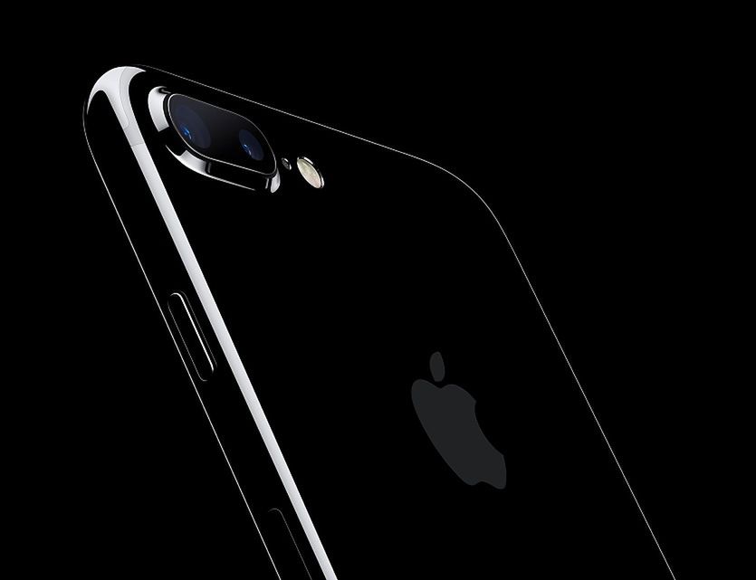 iPhone 7 dostępny jest w połyskującej wersji w kolorze onyksu