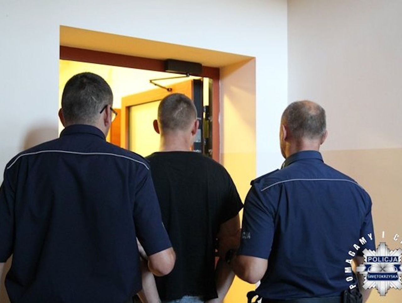 Włoszczowa: Zgłosił się jako świadek. Sam był poszukiwany i miał przy sobie narkotyki