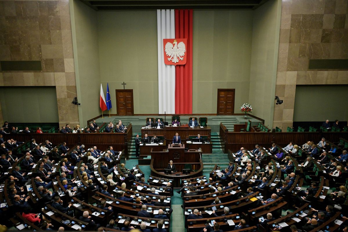 Sejm przyjął uchwałę dotyczącą potępienia zbrodni ludobójstwa na terenie Ukrainy przez aklamację 