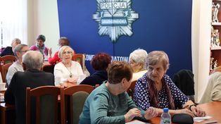 Zachodniopomorskie: Co piąty senior pada ofiarą oszustów. Policjanci uczyli, jak się przed nimi bronić