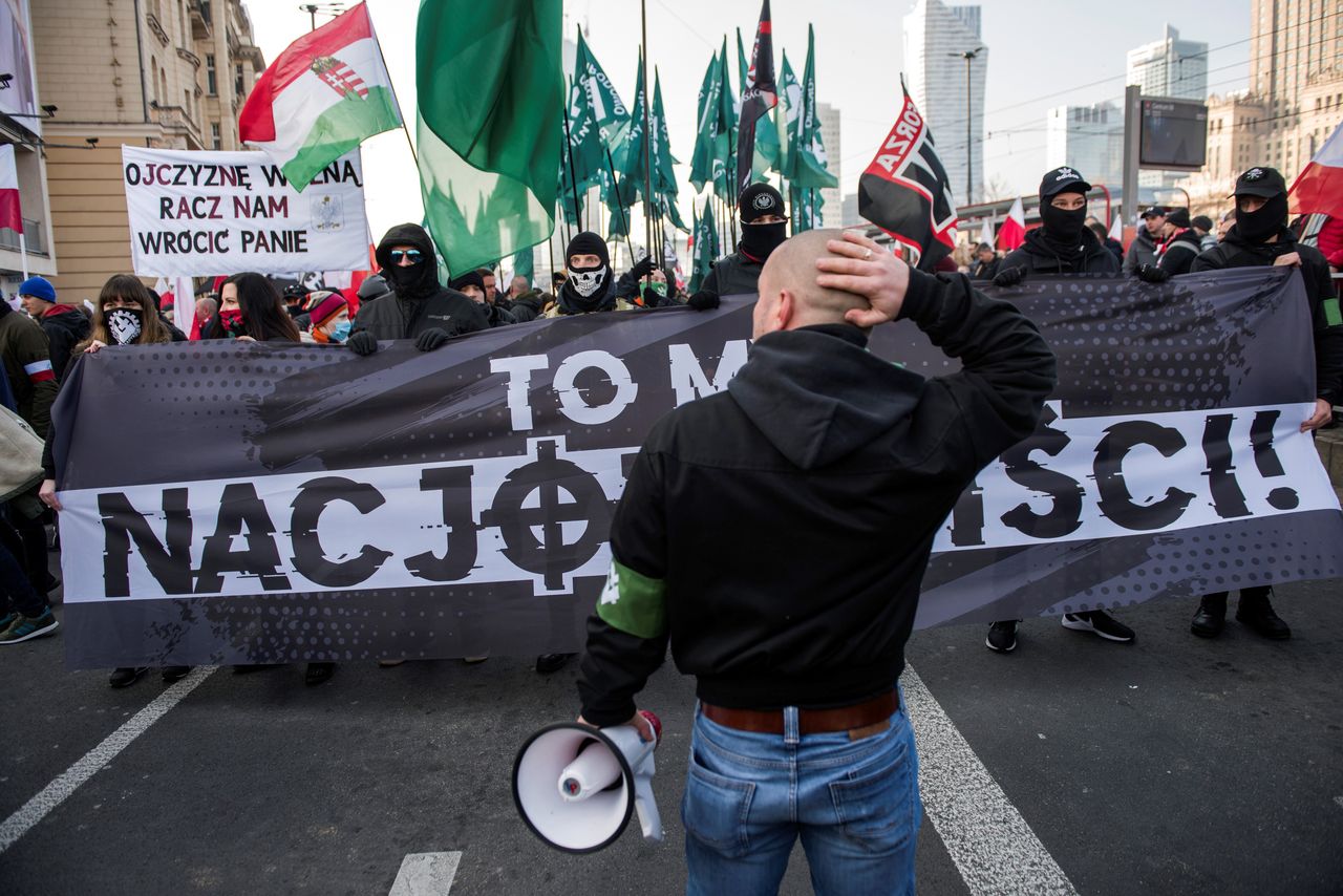 Marsz Niepodległości. Były policjant: "Ktoś ostrzegł narodowców"