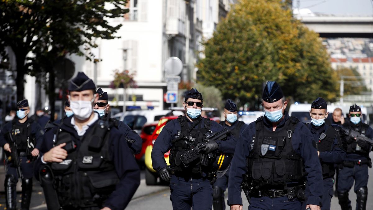 Policja podczas zamachu w Nicei