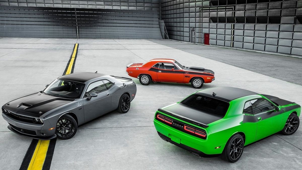 Zacznijmy od dwóch odmian specjalnych Challengera.