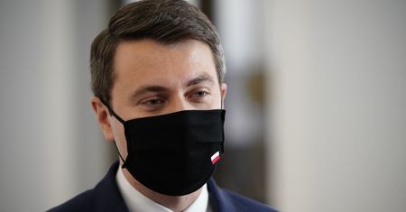 Koronawirus w Polsce. Piotr Müller o szczepieniach dla rządu