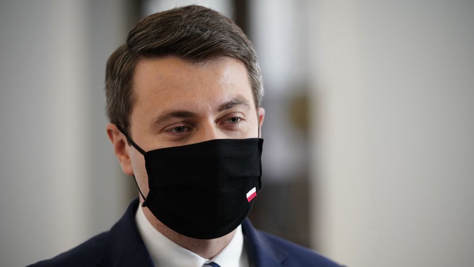 Koronawirus w Polsce. Piotr Müller o szczepieniach dla rządu