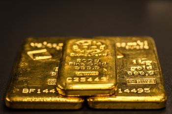 Kopał dziurę pod basen, odkopał złoto. Będzie mógł je zatrzymać?