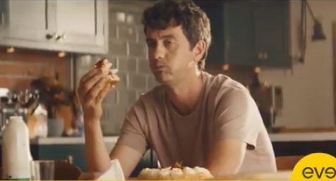 Producent materaców eve Sleep radzi, by „zawsze wstawać prawą nogą”