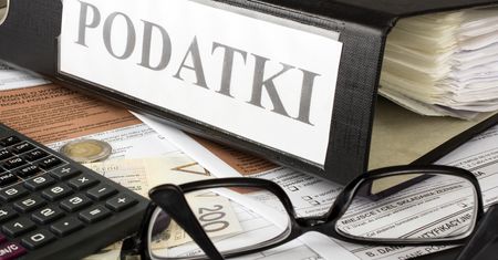 16 osób oskarżonych. Mieli wyłudzić nawet 2,7 mln zł na podatku VAT