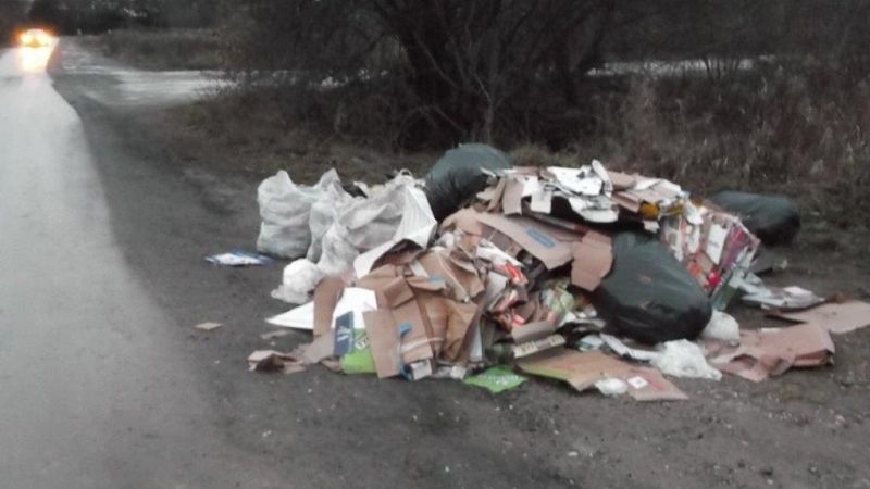 Podrzucone odpady budowlane przy ul. Świętochowskiego