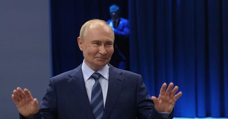 Putin gratuluje farsy. "Będę na ciebie czekać"
