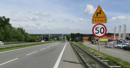 Idą zmiany w znakach ograniczenia prędkości. Ma być jak w Austrii