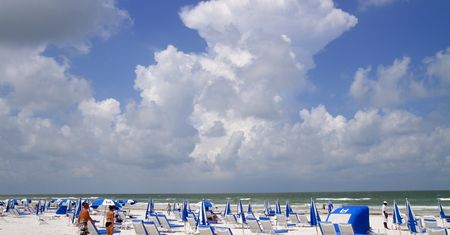 Dramat na Florydzie. Rodzina porażona piorunem na plaży