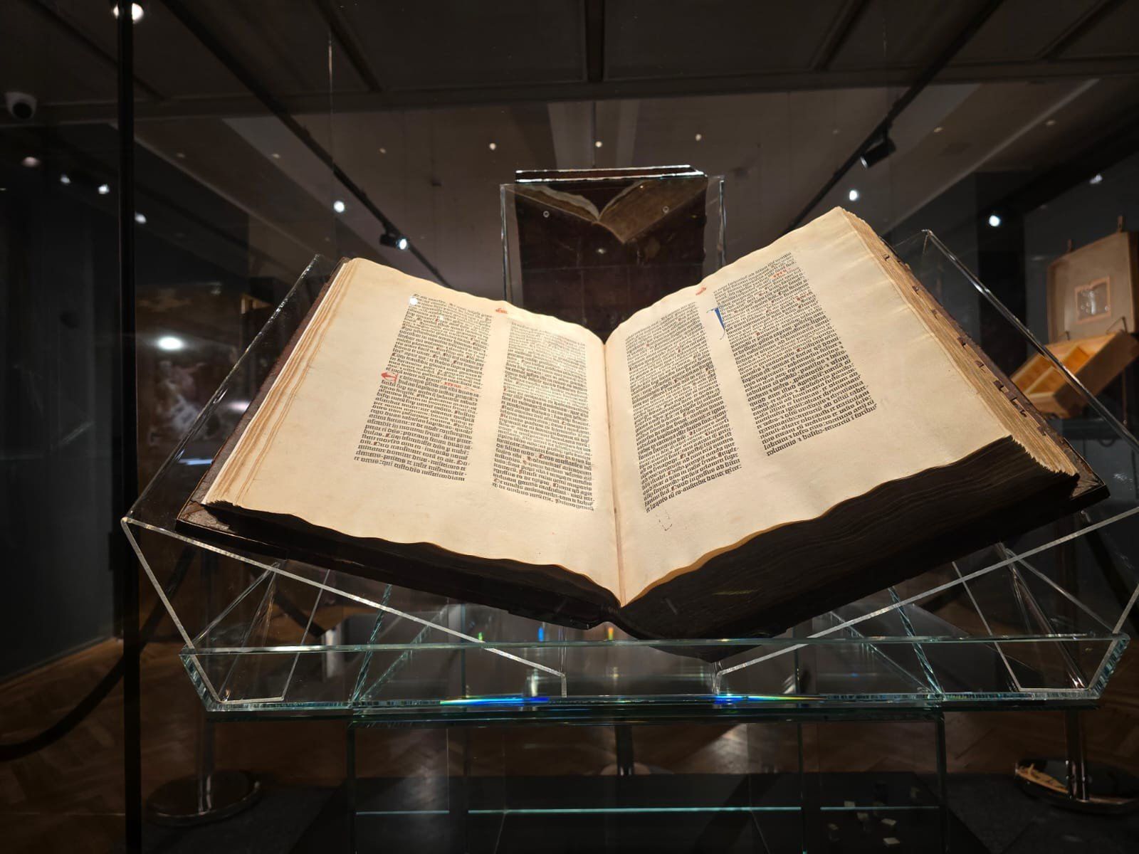 Pelplińską Biblię Gutenberga można zobaczyć w Muzeum Diecezjalnym w Pelplinie